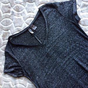 H&M Divided Black & White Faded V Neck XS